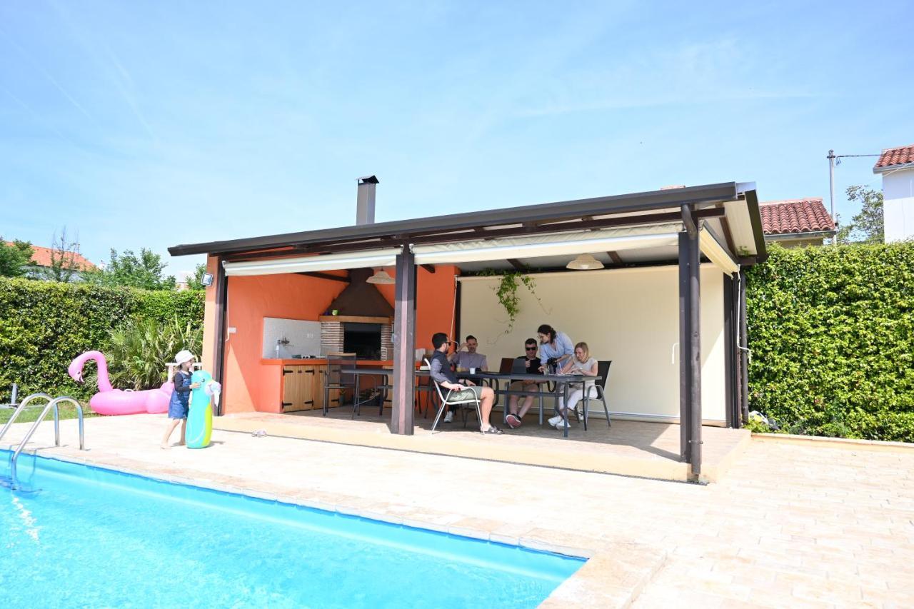 Villa Antonci-18, Pool, 3 Houses, Jacuzzi, Private Territory Antonci  Εξωτερικό φωτογραφία