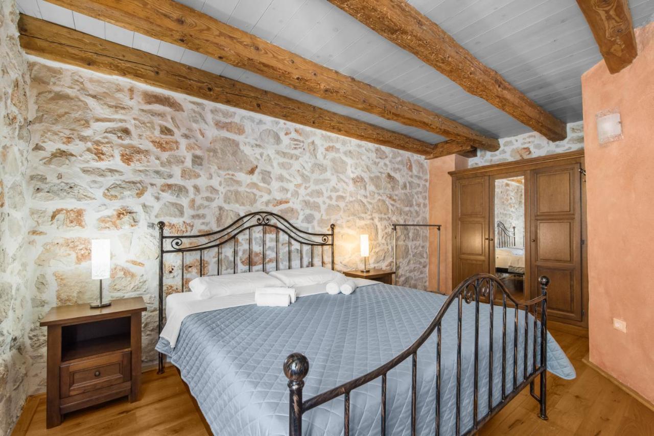 Villa Antonci-18, Pool, 3 Houses, Jacuzzi, Private Territory Antonci  Εξωτερικό φωτογραφία