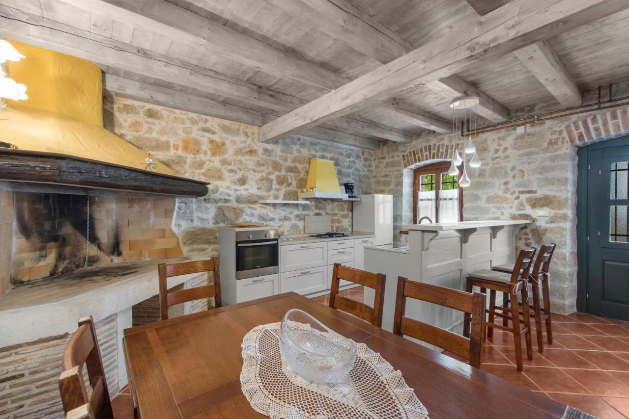 Villa Antonci-18, Pool, 3 Houses, Jacuzzi, Private Territory Antonci  Εξωτερικό φωτογραφία
