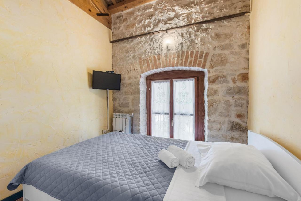 Villa Antonci-18, Pool, 3 Houses, Jacuzzi, Private Territory Antonci  Εξωτερικό φωτογραφία