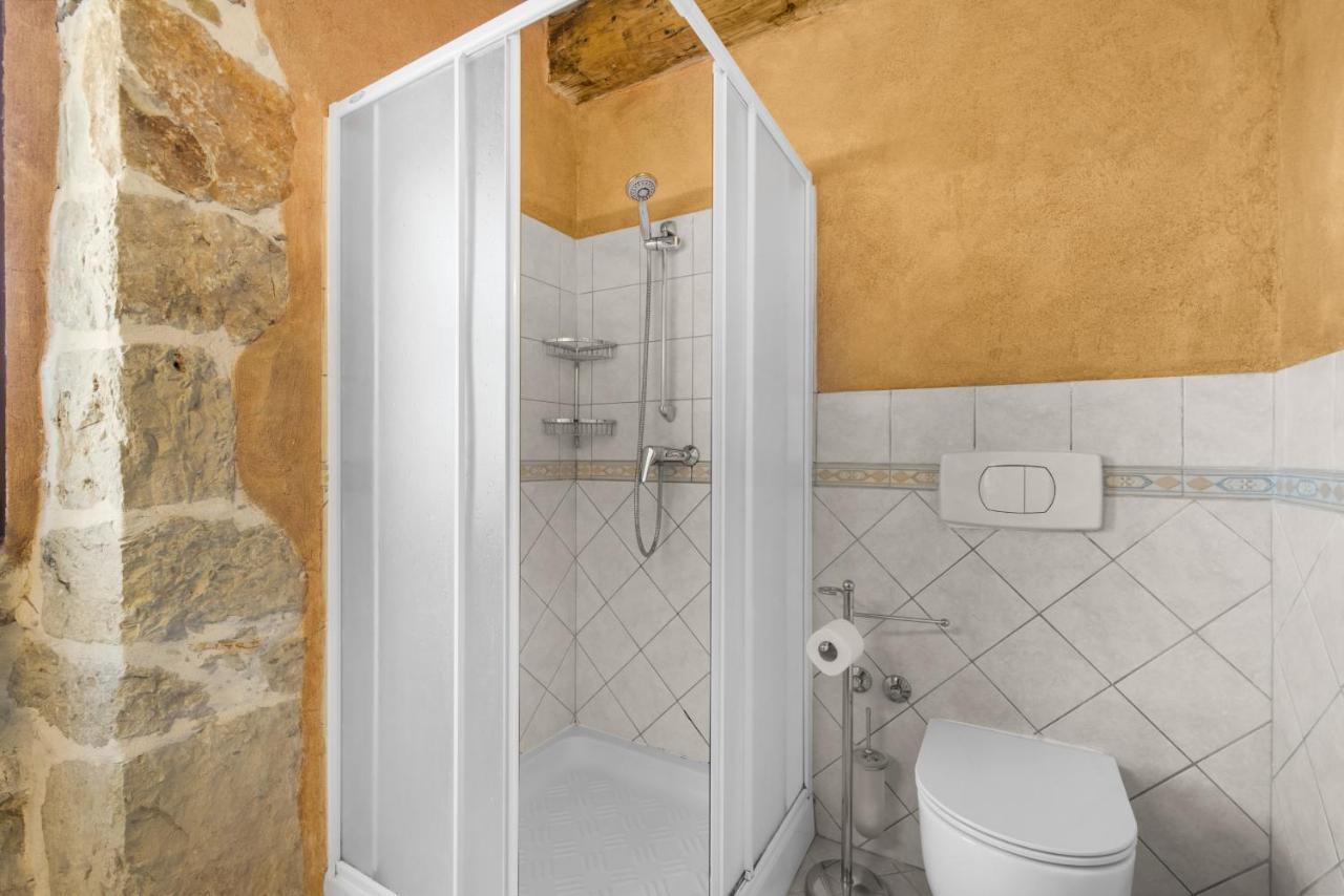 Villa Antonci-18, Pool, 3 Houses, Jacuzzi, Private Territory Antonci  Εξωτερικό φωτογραφία