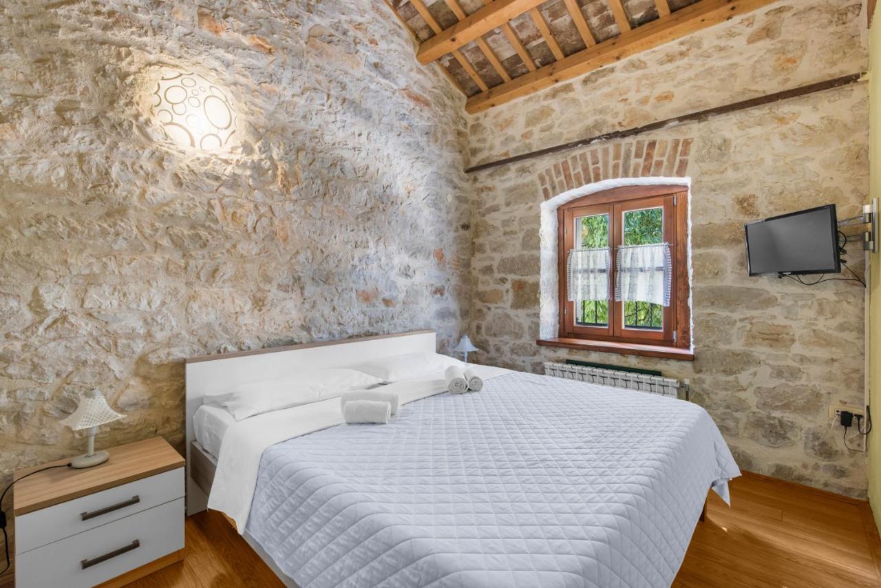 Villa Antonci-18, Pool, 3 Houses, Jacuzzi, Private Territory Antonci  Εξωτερικό φωτογραφία