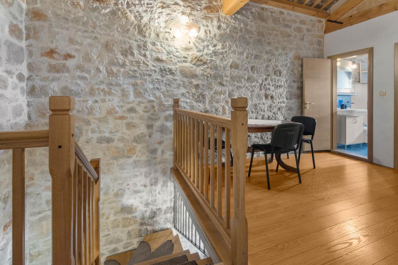 Villa Antonci-18, Pool, 3 Houses, Jacuzzi, Private Territory Antonci  Εξωτερικό φωτογραφία