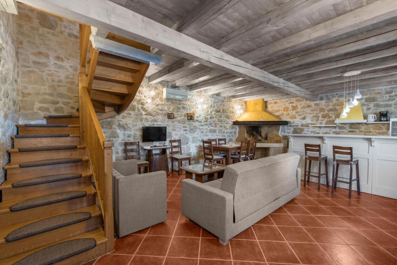 Villa Antonci-18, Pool, 3 Houses, Jacuzzi, Private Territory Antonci  Εξωτερικό φωτογραφία