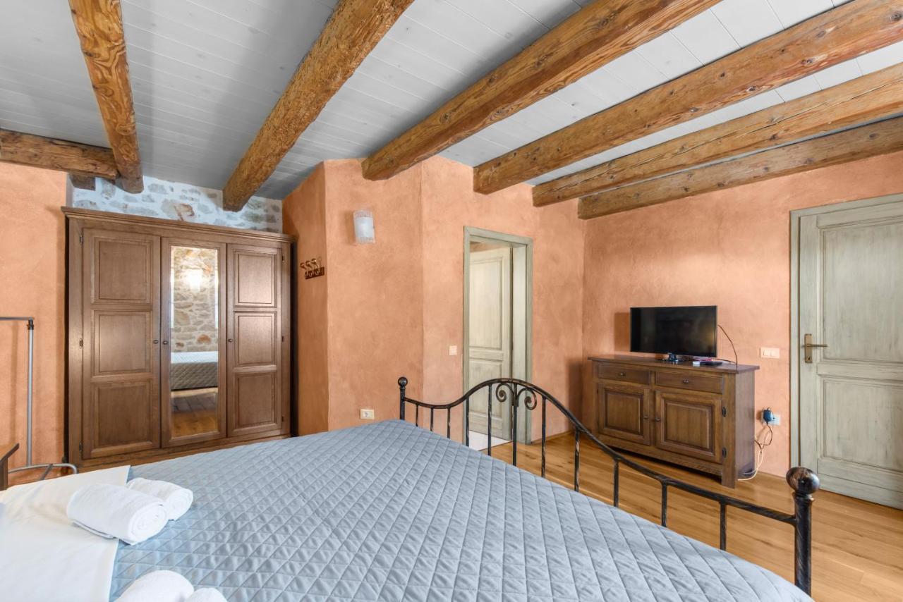 Villa Antonci-18, Pool, 3 Houses, Jacuzzi, Private Territory Antonci  Εξωτερικό φωτογραφία