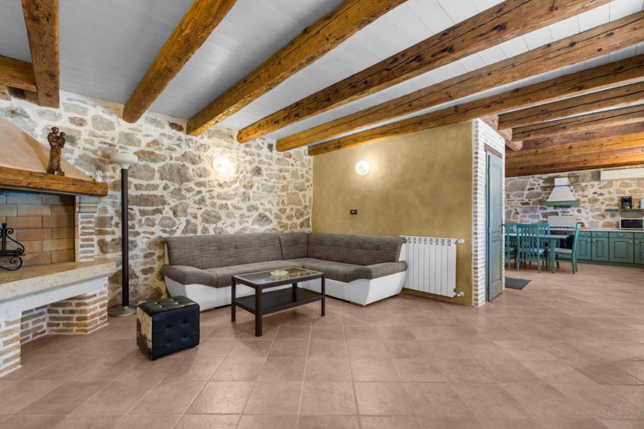 Villa Antonci-18, Pool, 3 Houses, Jacuzzi, Private Territory Antonci  Εξωτερικό φωτογραφία
