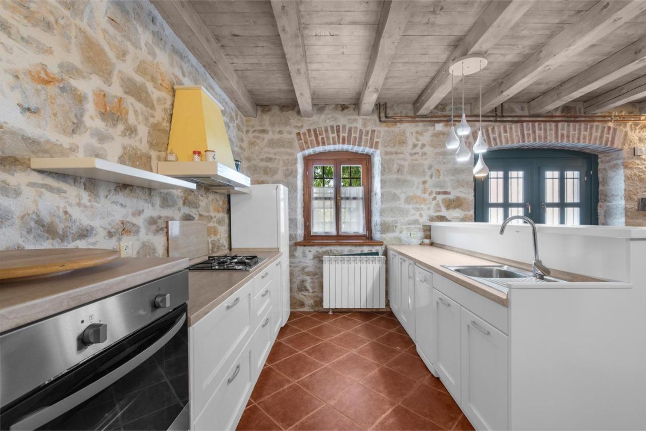 Villa Antonci-18, Pool, 3 Houses, Jacuzzi, Private Territory Antonci  Εξωτερικό φωτογραφία