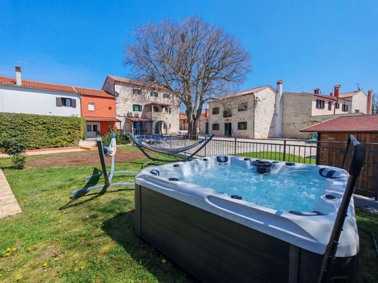 Villa Antonci-18, Pool, 3 Houses, Jacuzzi, Private Territory Antonci  Εξωτερικό φωτογραφία